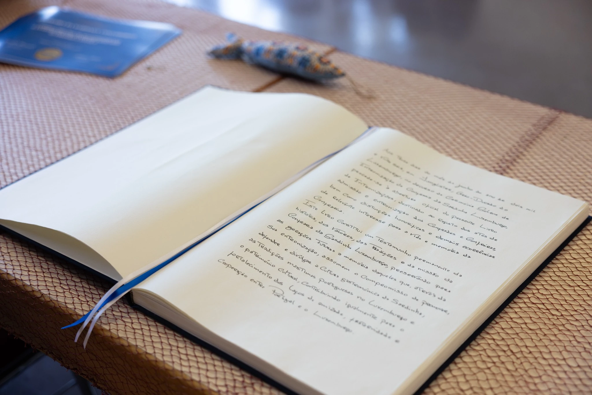 Livro de honra da cerimónia da Confraria da Sardinha Luxemburgo